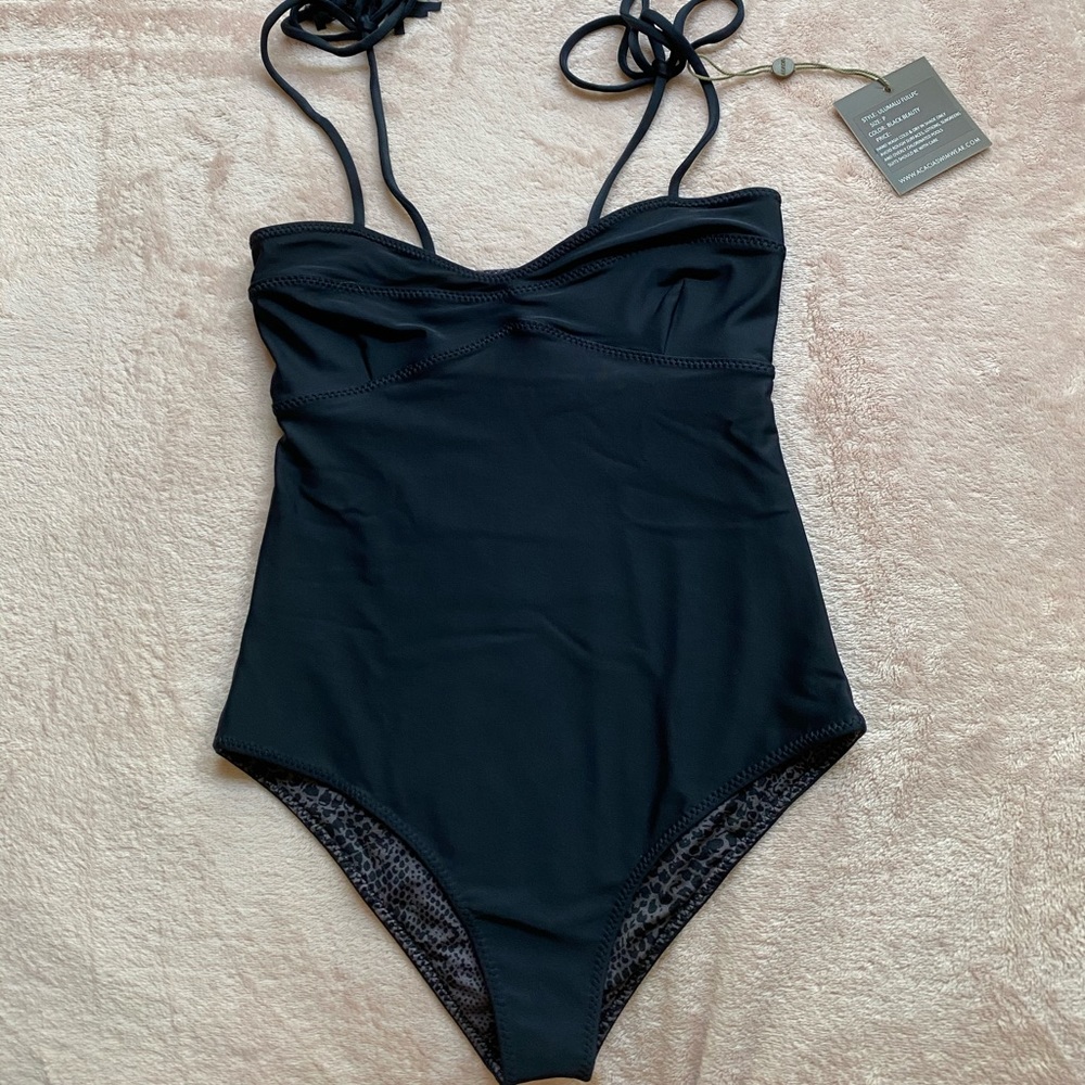 Acacia one piece